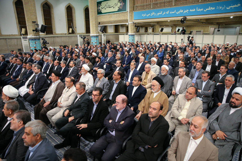 دیدار نمایندگان مجلس شورای اسلامی با رهبر انقلاب حضرت آیت الله خامنه ای -چهارشنبه ۲۱ خرداد ۱۴۰۴