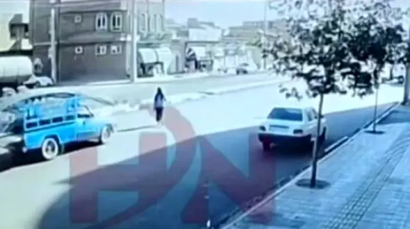 مرگ تکان‌دهنده دختر جوان بر اثر حادثه نیسان آبی + فیلم