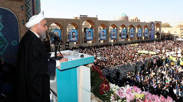 ماجرای شعار دادن در زمان سخنرانی روحانی در جمع مردم یزد چه بود؟+ فیلم