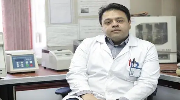 پرفسور ناجی:واکسن نزده ها عامل مرگ های کرونایی در زمستان/ نیاز به اجباری شدن تزریق دُز سوم واکسن کرونا + صوت 