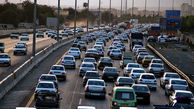 اعلام وضعیت ترافیکی جاده ها/ترافیک در آزاد راه کرج-قزوین و کرج-تهران نیمه سنگین است 