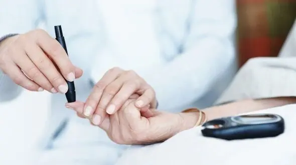 رنگ ادرار سالم چه رنگی است؟