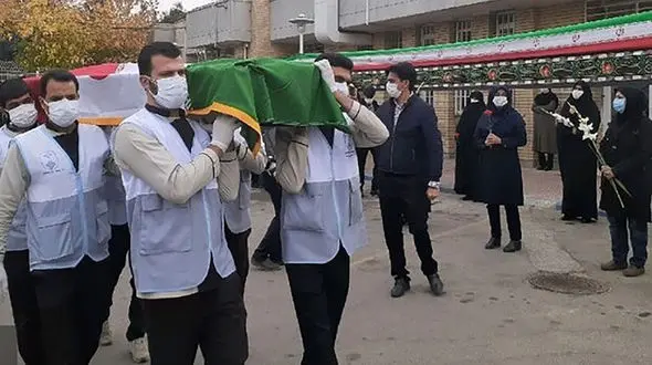 تشییع پیکر نخستین بانوی مدافع سلامت در اصفهان 