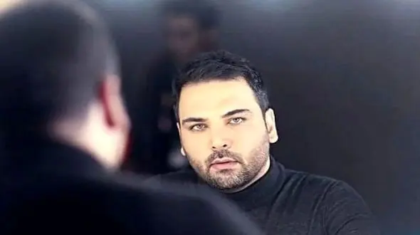 آواز باشکوه و احساسی یک پدر در عصر جدید برای پسرش/ جوری خوندکه احسان علیخانی طاقتش رفت گریه کرد