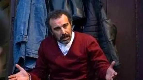 تنابنده هر کاری کرد که اسم من را از تیتراژ پایتخت حذف کند!