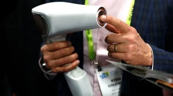 خشک کردن موی سر با سشوار مادون قرمز + عکس