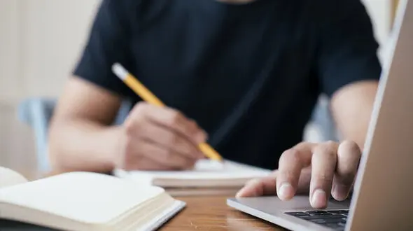 عملکرد اساتید دانشگاه در کلاس های آنلاین بدون نظارت  / حذف وام  لب‌تاپ و موبایل دانشجویان
