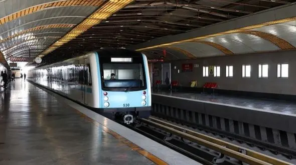 نقاب شرم آور گدای مترو تهران افتاد / رازش چه بود؟