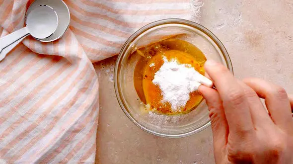 ترمیم کننده و روشن کننده پوست به روش خانگی 