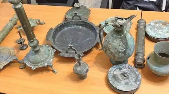 بازداشت مرد پژو سوار با عتیقه های قدیمی در لرستان 