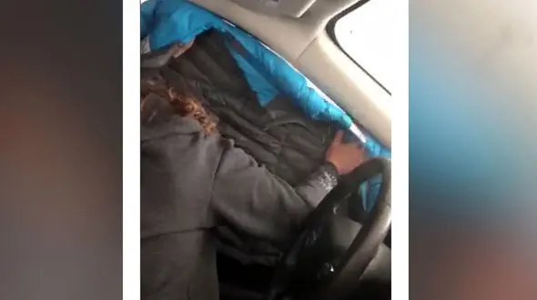 بالابر شیشه حادثه ای خنده دار را برای یک خانواده رقم زد + فیلم