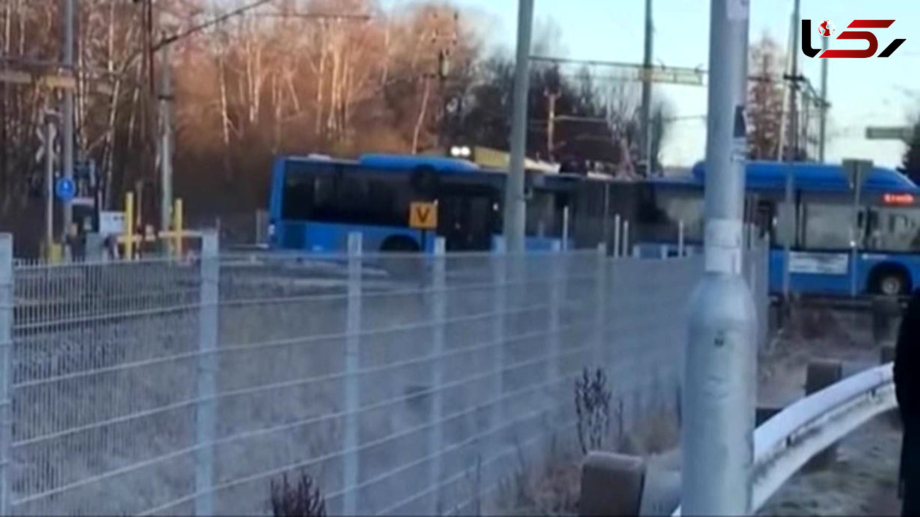 تصادف قطار با اتوبوس در سوئد + فیلم