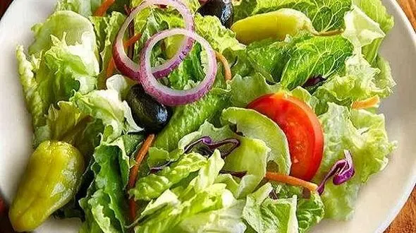 با مصرف روزانه سالاد 11 سال مغزتان را جوان تر نگه دارید