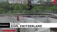 پیانو نوازی از یک جرثقیل معلق در آسمان سوئیس + فیلم