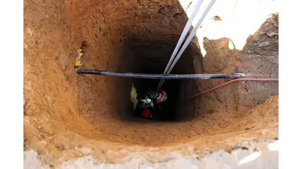 بلعیده شدن یک مرد در چاه  27 متری خیابان آیت الله سعیدی