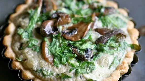 تارت قارچ و پنیر عصرانه ای دلچسب