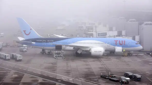 لغو پروازها به خاطر سرما و بوران + تصاویر