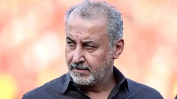 شعار هواداران پرسپولیس؛ درویش حیا کن، پرسپولیس را رها کن