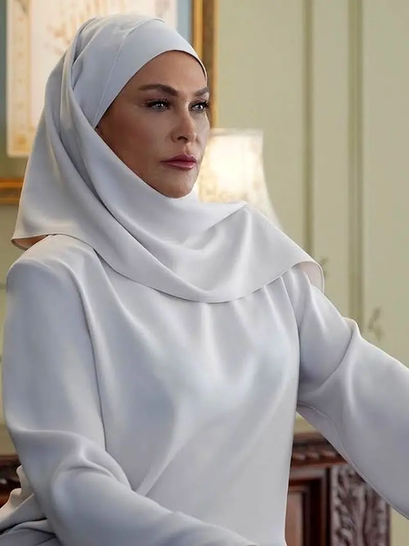 عکس‌های باحجاب هولیا آوشار