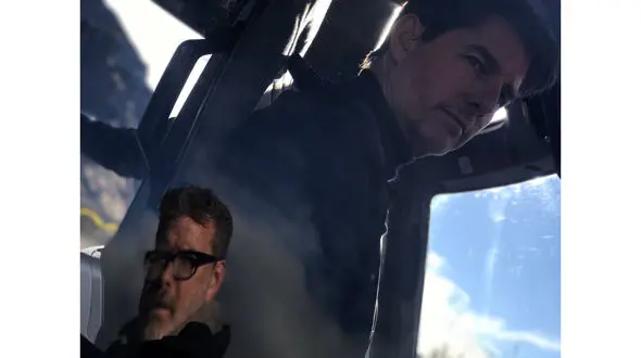 تام کروز از یک ساختمان 4 طبقه پرید +عکس 