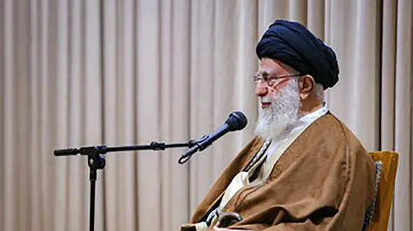 رهبر معظم انقلاب تغییر چهره دادند/ فیلمی از رهبر با لباس مبدل که اصلا قابل شناسایی نبودند