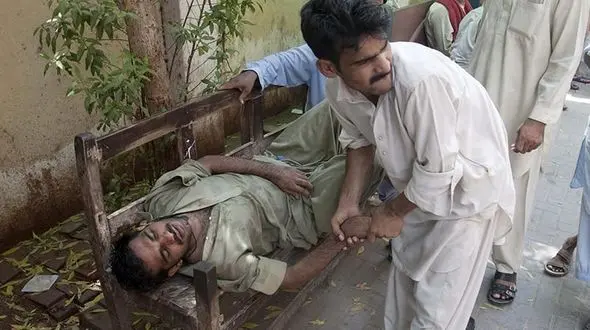 روزه‌ داری مردم کراچی در دمای مثبت ۴۵ درجه + عکس 