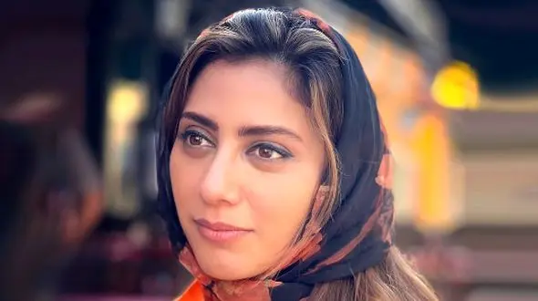 لات بازی مونا فرجاد با این استایل شلخته در اینستاگرام پربازدید شد! / تو چشمات سیاهی رفت سیرابی انقدر سرخاب سفیداب سابیدی!