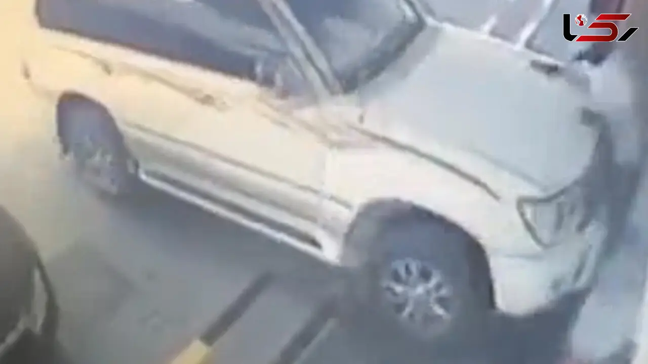 ببینید  ماشین شاسی بلند  چطور حادثه ساز شد + فیلم