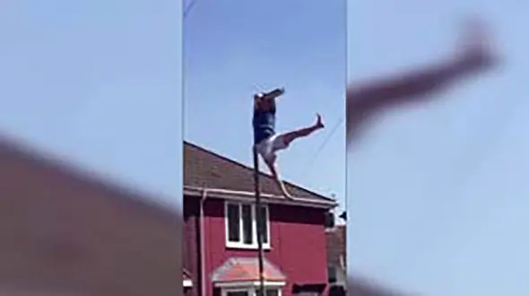 عاقبت شوم ژانگولربازی یک مرد با تیر برق + فیلم / امریکا