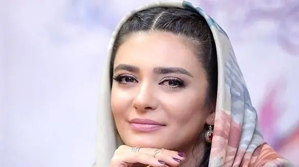 عکس/ نگاهی به کیک تولد لایه لایه و پر از توت فرنگی لیندا کیانی / مبارکاا بااشه