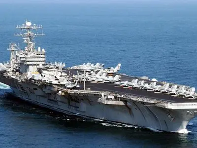  فیلم تصاویر پهپاد ایران بر فراز ناو آبراهام لینکلن امریکا در خلیج فارس