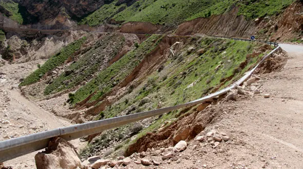 مسدود شدن گردنه پای آستان کوهدشت تا ۴۸ ساعت آینده/ روستای «کمپ گنجعلی» در معرض خطر سیل است