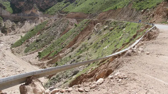 مسدود شدن گردنه پای آستان کوهدشت تا ۴۸ ساعت آینده/ روستای «کمپ گنجعلی» در معرض خطر سیل است