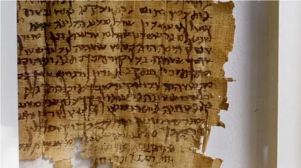 کشف سکه و سنگ قبر عتیقه در خان مرد ورامین  +عکس