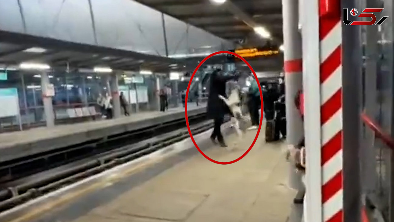 ببینید / حمله سگ به مرد در ایستگاه مترو 
