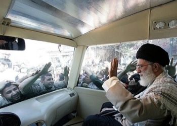 فیلم  ماشین ضدگلوله رهبری انقلاب .../ روایت شنیدنی سردار سرشناس سپاه  : رهبری گفتند ...