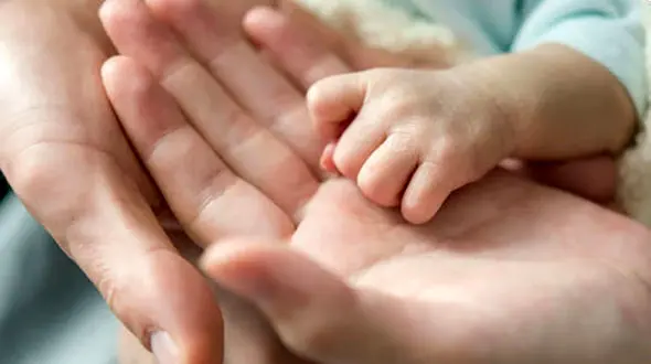 به دنیا آمدن یک نوزاد در پراید 