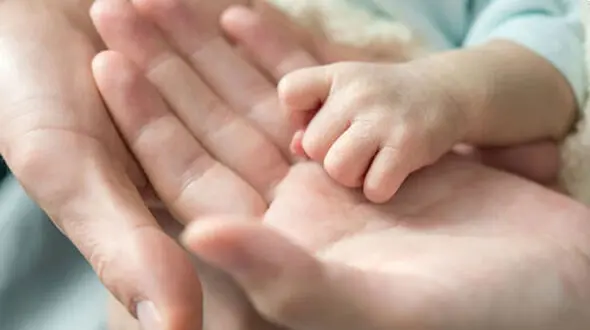 به دنیا آمدن یک نوزاد در پراید 