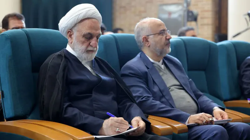 	حجت‌الاسلام والمسلمین محسنی اژه‌ای، در جریان سفر به استان یزد، در جمع کارکنان دستگاه قضایی این استان	