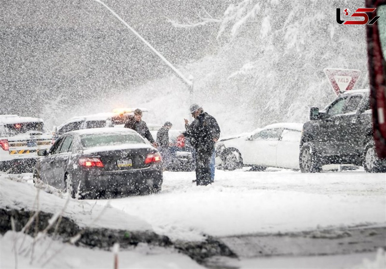 امدادرسانی به ٣٩١ خودروی گرفتار شده در برف و کولاک لرستان