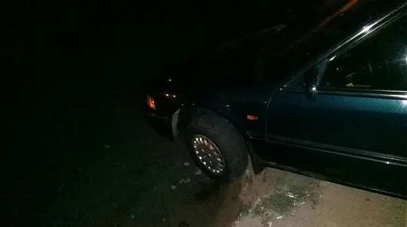 مهار خودروی سواری معلق از لبه دره در شمال غرب تهران