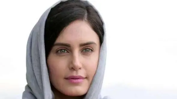 عکس زیبایی از الناز شاکردوست در خانه باصفا و قدیمی پدری اش / چه با صفا و کلاسیک!