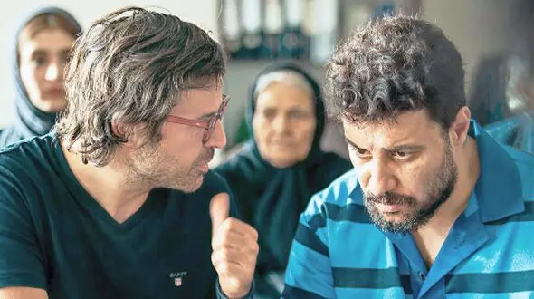 حتی هومن سیدی کارگردان سریال وحشی هم پشت جواد عزتی را خالی کرد: خیلی ها ممکنه به داوود اشرف حق بدهند اما برای منِ هومن سیدی...!