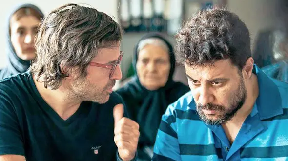 حتی هومن سیدی کارگردان سریال وحشی هم پشت جواد عزتی را خالی کرد: خیلی ها ممکنه به داوود اشرف حق بدهند اما برای منِ هومن سیدی...!