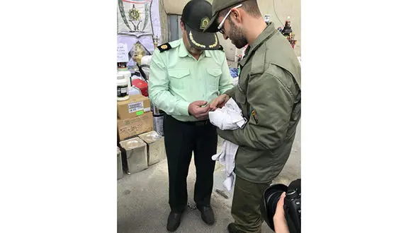 این مرد با لباس افسری پلیس را می شناسید؟/او نقشه کثیفی داشت!+ عکس 