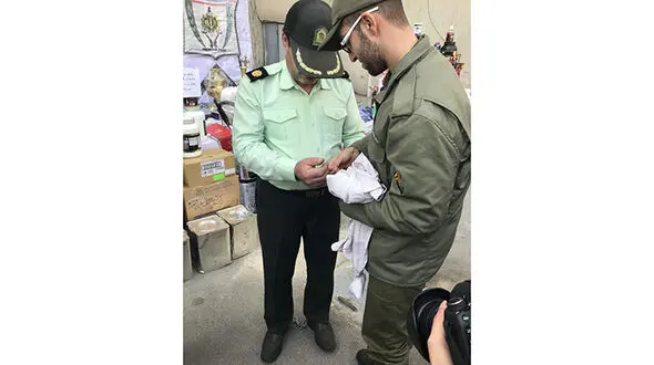 این مرد با لباس افسری پلیس را می شناسید؟/او نقشه کثیفی داشت!+ عکس 