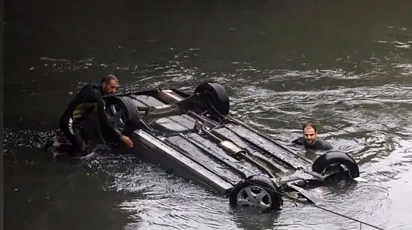 شیرجه وحشت آور پژو 405 به رودخانه تیره دورود / سرنوشت 4 مسافر داخل ماشین چه شد؟