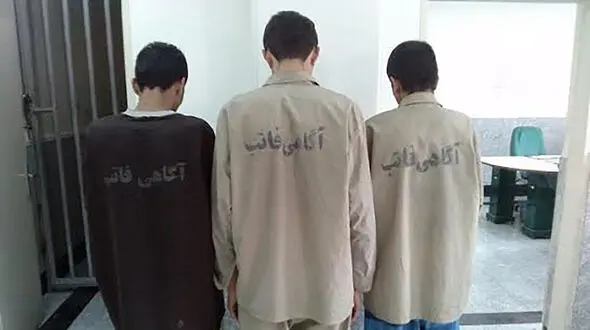 بازداشت 3 جوان بیسیم به دست و مسلح که دزد موتور بودند / در نقش پلیس جولان می دادند