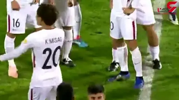 حرکت کثیف و توهین آمیز بازیکن کاشیما پس از دست دادن با بازیکن پرسپولیس + فیلم 