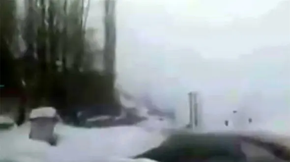 اولین فیلم لحظه وقوع بهمن در جاده دربند سر شمیرانات